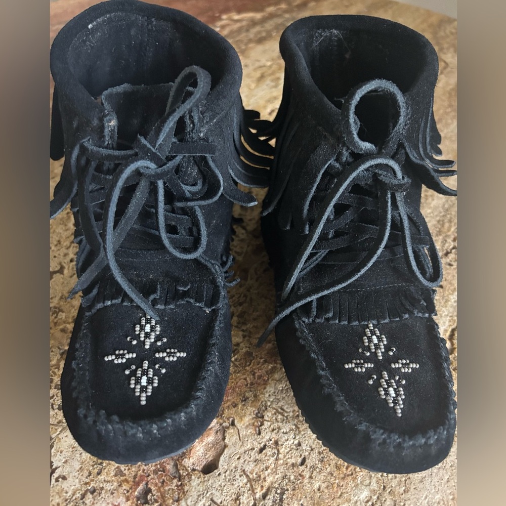 Manitobah Mukluks Size 7
